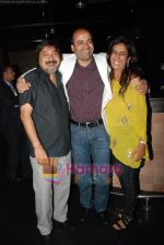 Tony Singh with Ajit Thakur and Deeya Singh at Baat Hamari pakki bash on 20th Oct 2010.JPG